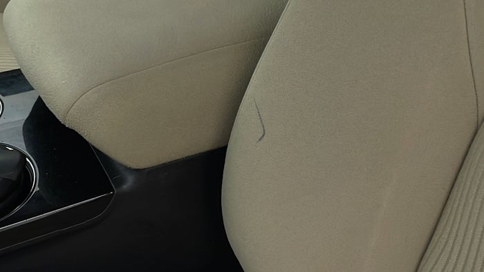 MITSUBISHI MONTERO SPORT-Seat LHS Front Stain