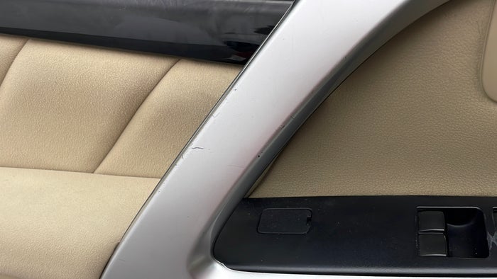 MITSUBISHI MONTERO SPORT-Door Interior LHS front Scratch
