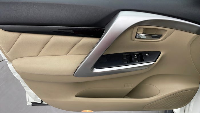 MITSUBISHI MONTERO SPORT-Driver Side Door Panels Controls