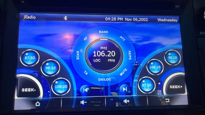 MITSUBISHI MONTERO SPORT-Infotainment System Display Display damaged