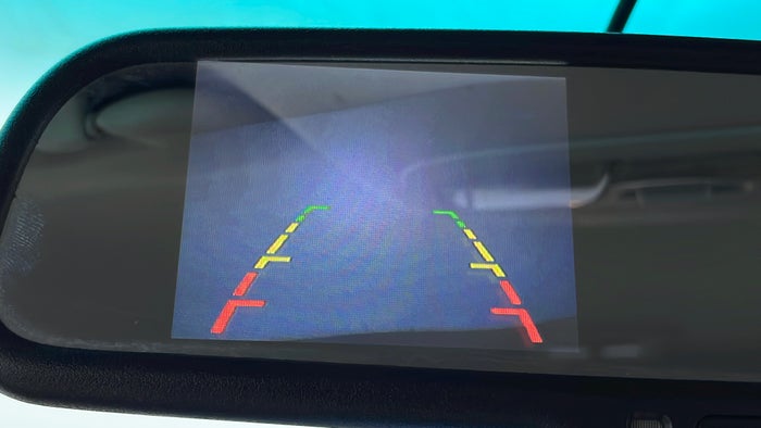 MITSUBISHI MONTERO SPORT-IRVM Mounted Reverse Camera