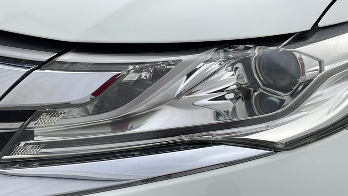 MITSUBISHI MONTERO SPORT-Head Light LHS Scratch