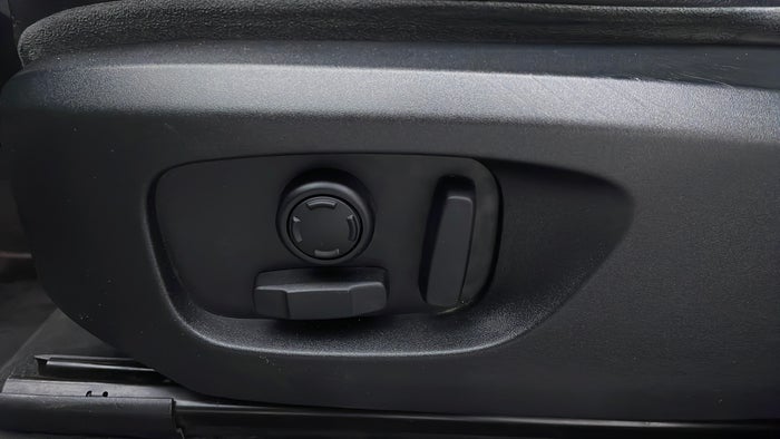 LAND ROVER DISCOVERY SPORT-Driver Side Adjustment Panel