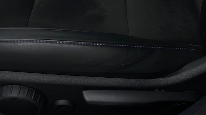 INFINITI Q30-Seat LHS Front Scratch