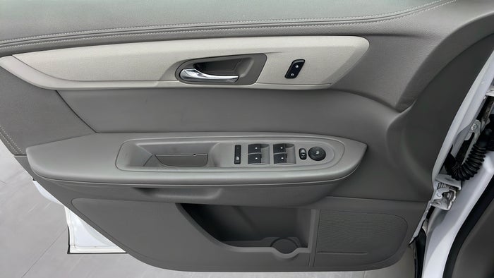 CHEVROLET TRAVERSE-Driver Side Door Panels Controls