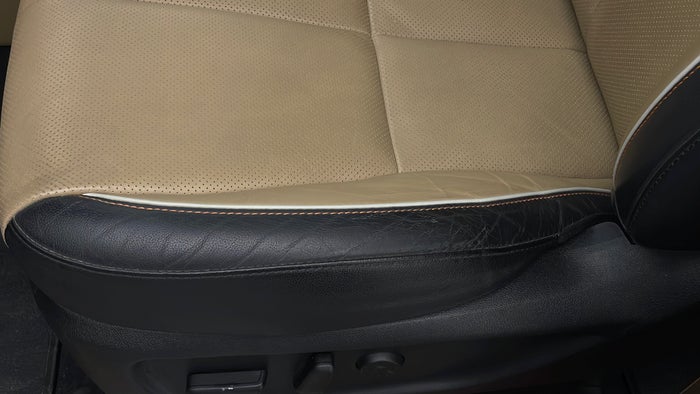 KIA CARNIVAL-Seat LHS Front Depressed/Pressure Mark