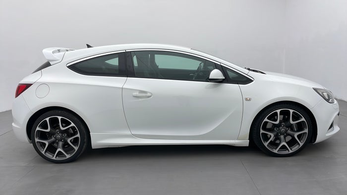 OPEL ASTRA-Right Side View