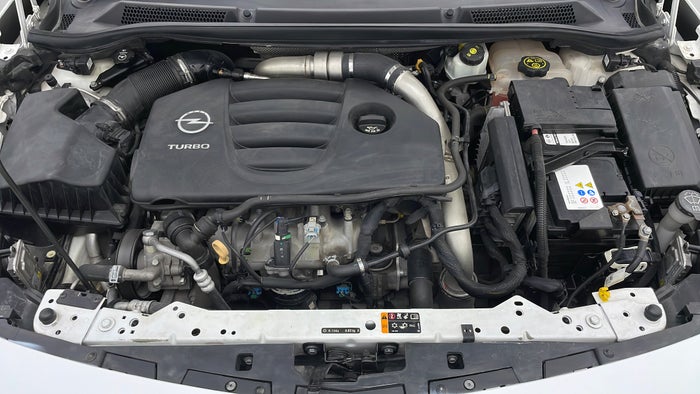OPEL ASTRA-Engine Bonet View