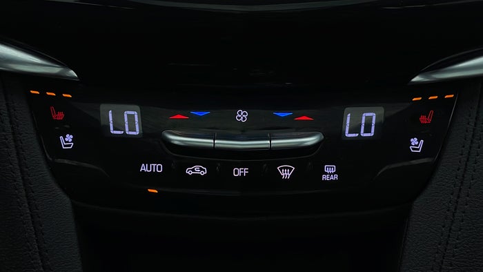 CADILLAC XT6-Heated Seats