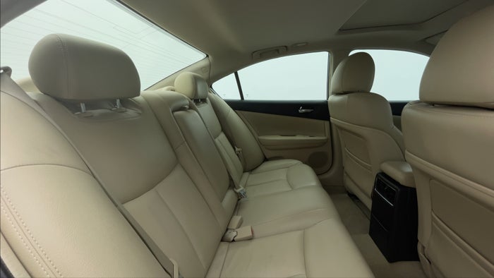 NISSAN MAXIMA-Right Side Door Cabin View