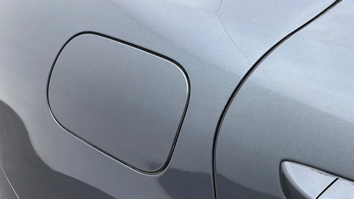 VOLKSWAGEN TOUAREG-Quarter Panel RHS Scratch