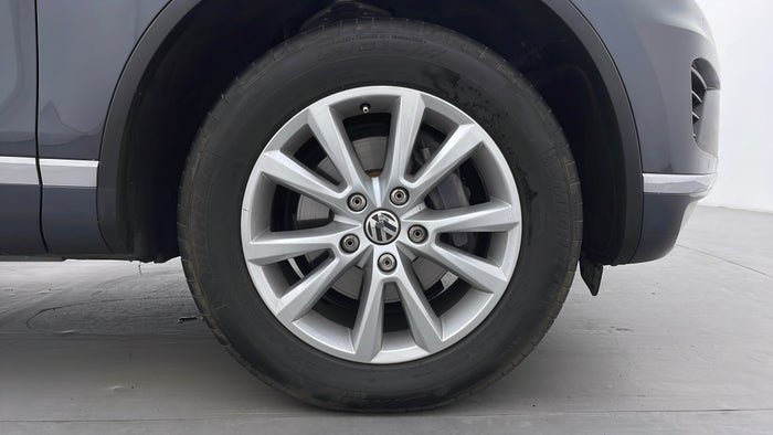 VOLKSWAGEN TOUAREG-Right Front Tyre