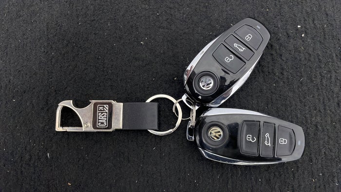 VOLKSWAGEN TOUAREG-Key Close-up