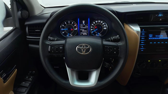 TOYOTA FORTUNER-Steering Wheel Close-up