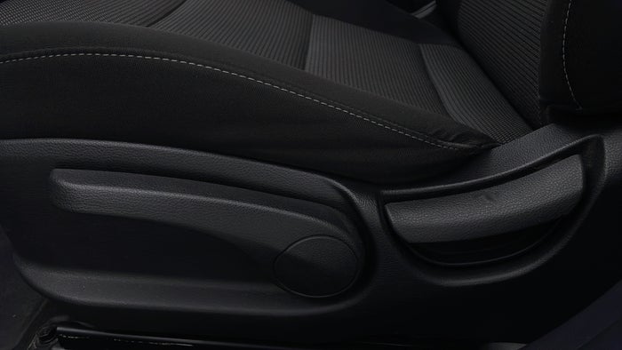 KIA CERATO-Driver Side Adjustment Panel