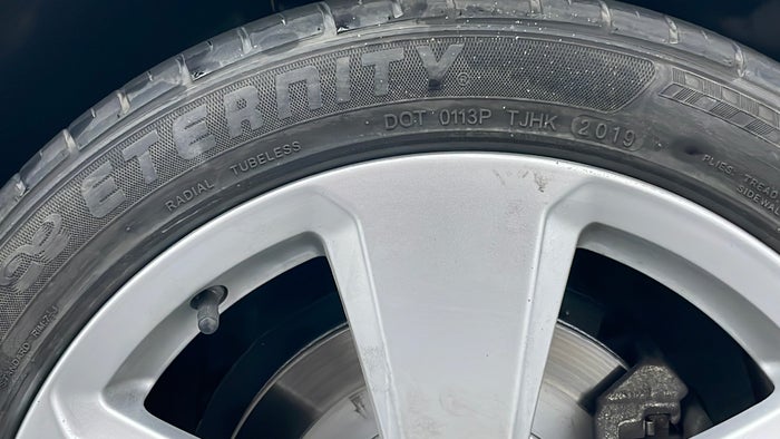 AUDI A3-Alloy Wheel RHS Front Scratch