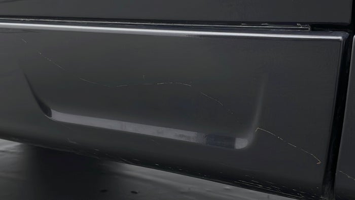 AUDI Q7-Door Exterior RHS Front Scratch