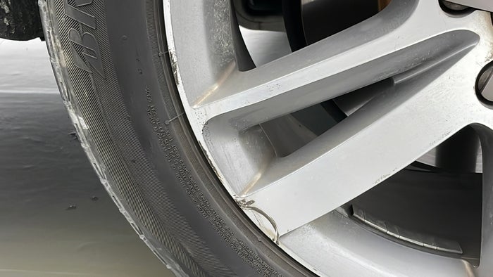 AUDI Q7-Alloy Wheel RHS Front Scratch