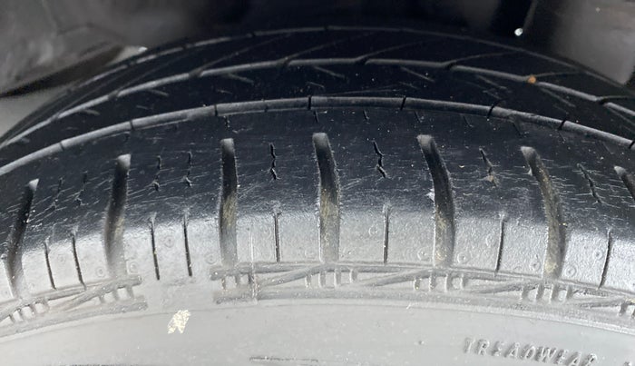 2017 Hyundai Eon ERA PLUS, Petrol, Manual, 34,197 km, Left Rear Tyre Tread