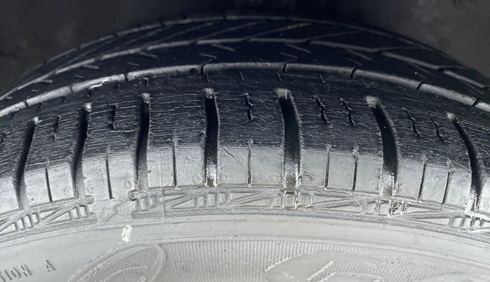 2017 Hyundai Eon ERA PLUS, Petrol, Manual, 34,197 km, Right Front Tyre Tread
