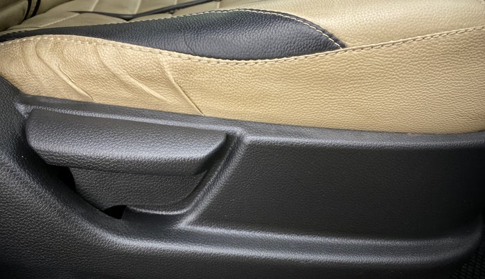 2017 Hyundai Eon ERA PLUS, Petrol, Manual, 34,197 km, Driver Side Adjustment Panel