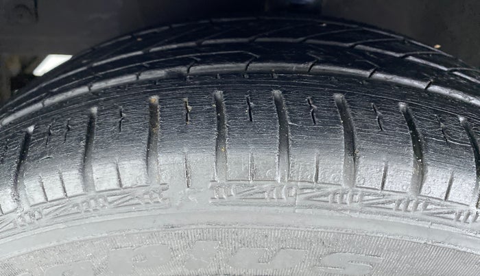 2017 Hyundai Eon ERA PLUS, Petrol, Manual, 34,197 km, Left Front Tyre Tread