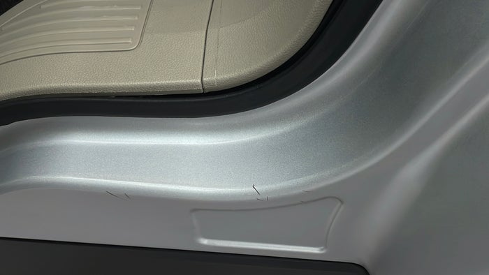 FORD EXPLORER-Running Board LHS Scratch