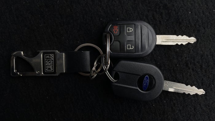FORD EXPLORER-Key Close-up