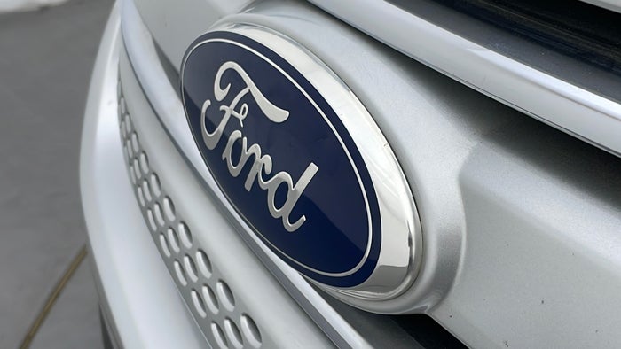 FORD EXPLORER-Monogram/Logo Front Chrome Chipped