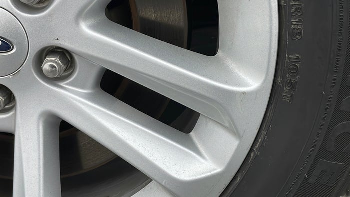 FORD EXPLORER-Alloy Wheel LHS Front Scratch