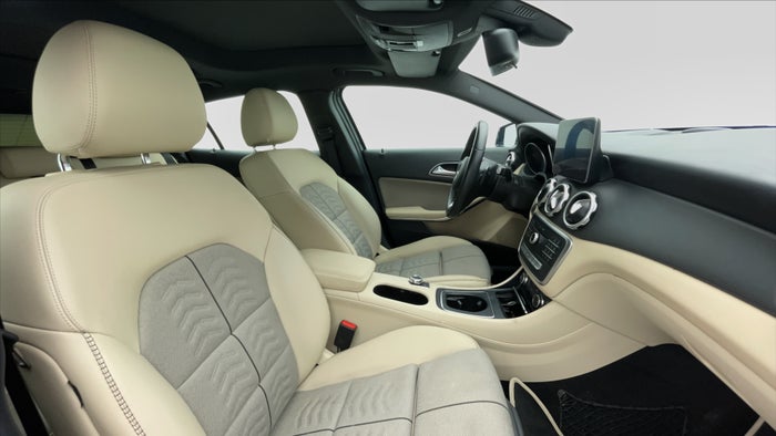 MERCEDES BENZ GLA 250-Right Side Front Door Cabin View