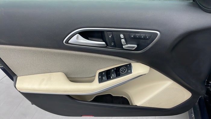 MERCEDES BENZ GLA 250-Driver Side Door Panels Controls