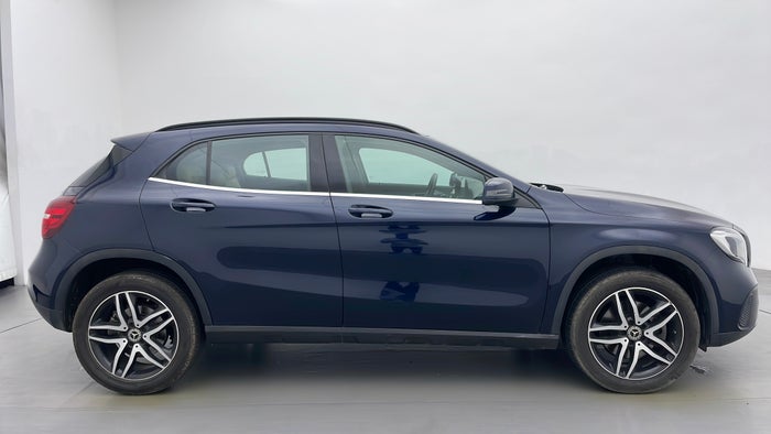 MERCEDES BENZ GLA 250-Right Side View