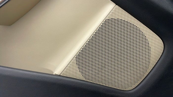 MERCEDES BENZ GLA 250-Speakers