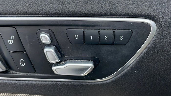 MERCEDES BENZ GLA 250-Driver Side Adjustment Panel