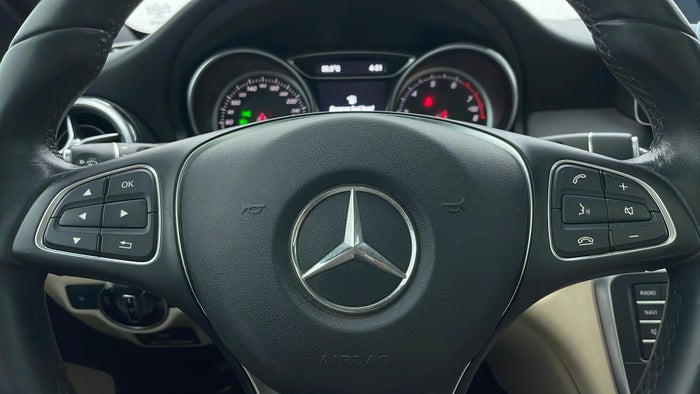 MERCEDES BENZ GLA 250-Drivers Control