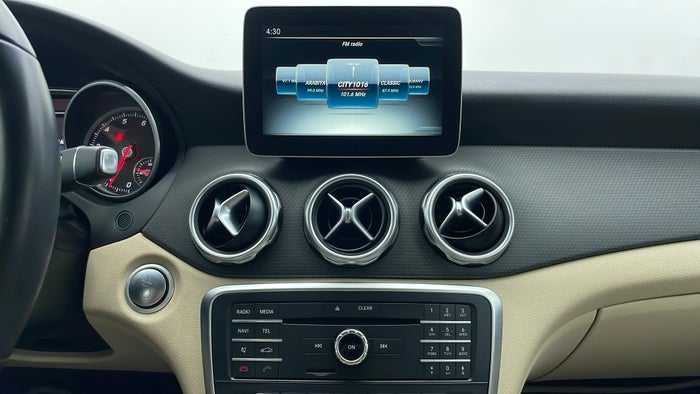 MERCEDES BENZ GLA 250-Infotainment System