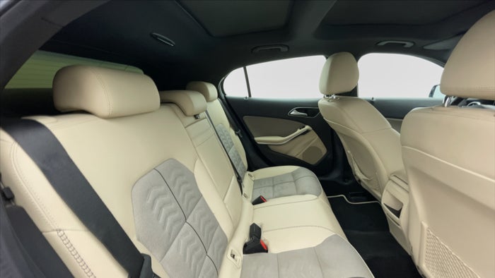 MERCEDES BENZ GLA 250-Right Side Door Cabin View