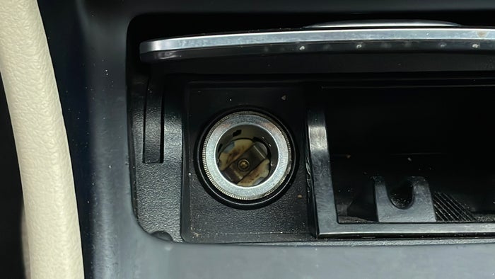 MERCEDES BENZ GLA 250-Centre Console Cover Missing