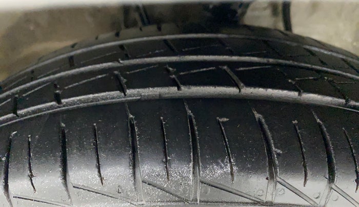 2020 Maruti Alto LXI, Petrol, Manual, 25,701 km, Left Front Tyre Tread