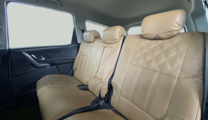 2019 Mahindra XUV500 W7 FWD, Diesel, Manual, 84,652 km, Right Side Rear Door Cabin