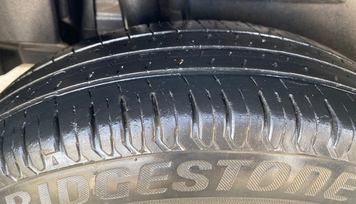 2018 Maruti Dzire VDI, Diesel, Manual, 32,924 km, Left Front Tyre Tread