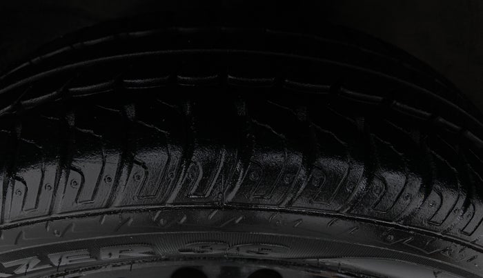 2011 Maruti Wagon R 1.0 VXI, Petrol, Manual, 46,083 km, Left Front Tyre Tread