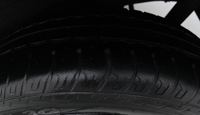 2011 Maruti Wagon R 1.0 VXI, Petrol, Manual, 46,083 km, Left Rear Tyre Tread