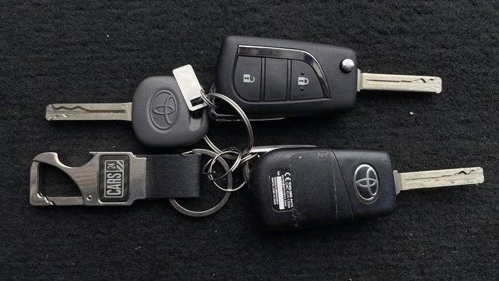 TOYOTA FORTUNER-Key Close-up