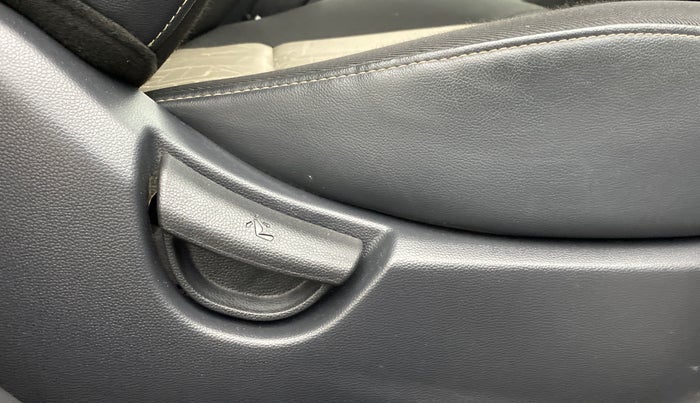 2016 Hyundai Grand i10 SPORTZ 1.2 KAPPA VTVT, Petrol, Manual, 31,082 km, Driver Side Adjustment Panel