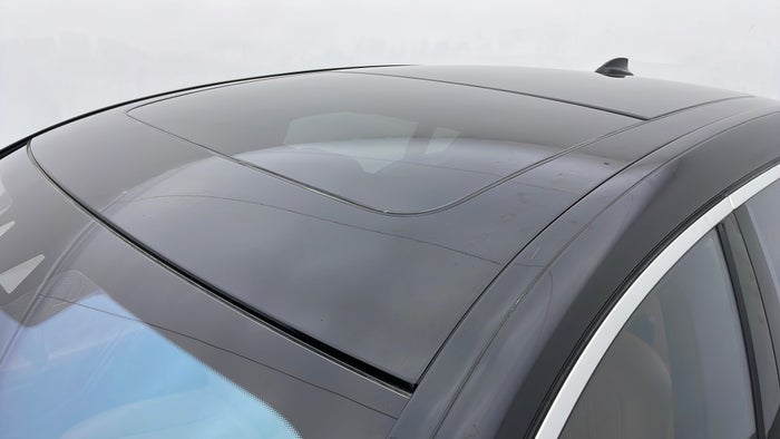 BMW 750LI-Roof Scratch