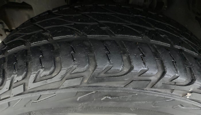 2016 Ford Endeavour 3.2l 4X4 AT Titanium, Diesel, Automatic, 76,409 km, Left Front Tyre Tread