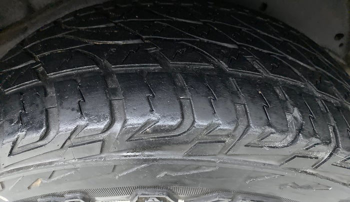 2016 Ford Endeavour 3.2l 4X4 AT Titanium, Diesel, Automatic, 76,409 km, Right Rear Tyre Tread