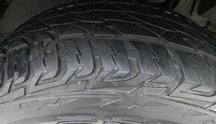 2016 Ford Endeavour 3.2l 4X4 AT Titanium, Diesel, Automatic, 76,409 km, Right Front Tyre Tread